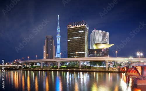 Naklejka samoprzylepna Panoramę tokio w sumida rzeki