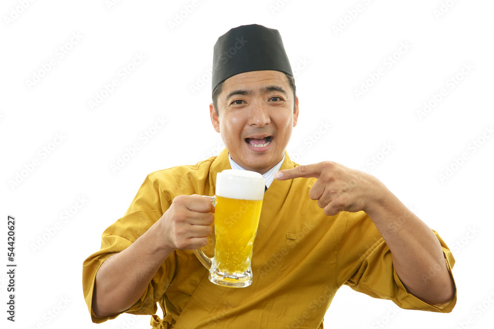 ビールジョッキを持つ笑顔の料理人 Stock Photo | Adobe Stock