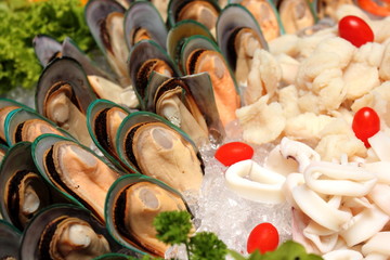 Wall Mural - Mussels on ice