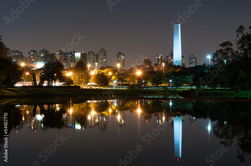 Board z aluminiowym obramowaniem Obelisk sao paulo