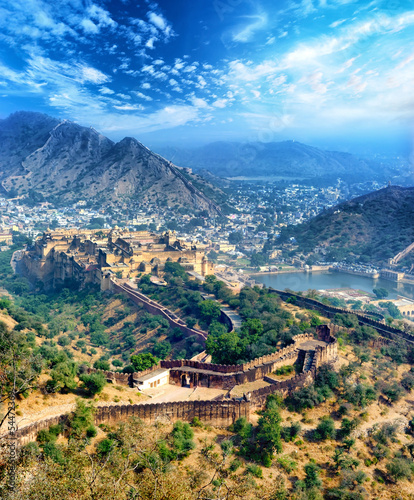 Board z aluminiowym obramowaniem India jaipur bursztynowy fort w Radżastanie. 