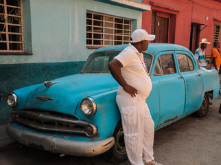 Wall Mural - old car on street in Havana