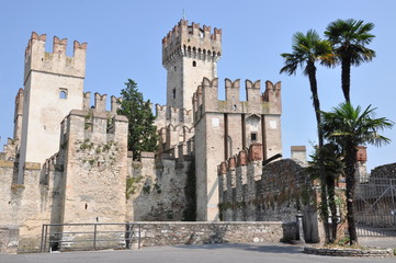 Canvas Print - Castle on garda Lake in Sirmione Italy