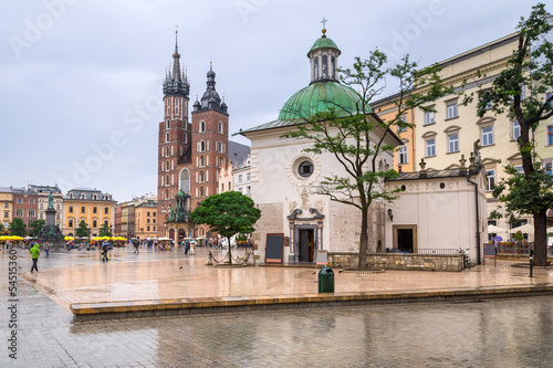 Board z aluminiowym obramowaniem Główny plac starego miasta w krakowie, polska