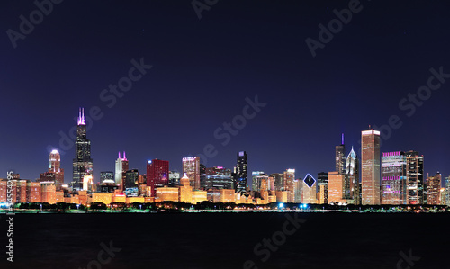 Board z aluminiowym obramowaniem Chicago skyline o zmierzchu
