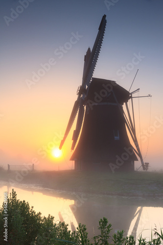 Naklejka na szybę Dutch windmill sunrise