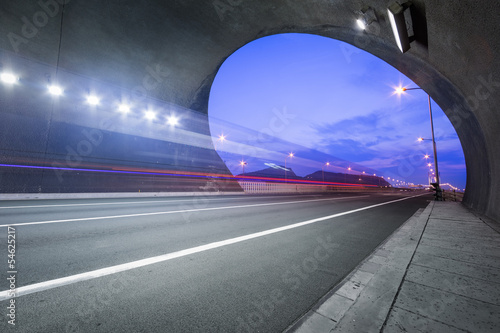 Fotoboard na płycie Ciężarówka ruchu przejść przez tunel