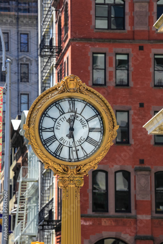 nowojorski-uliczny-zegar