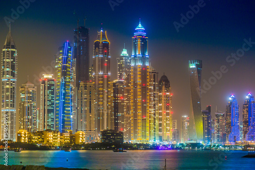 Board z aluminiowym obramowaniem Dubai marina cityscape, Zjednoczone Emiraty Arabskie