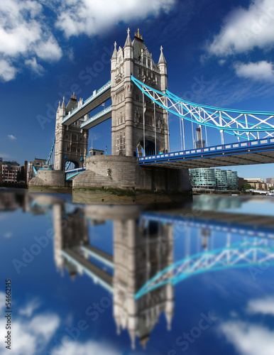 Naklejka samoprzylepna Tower Bridge w Londynie, Wielka Brytania