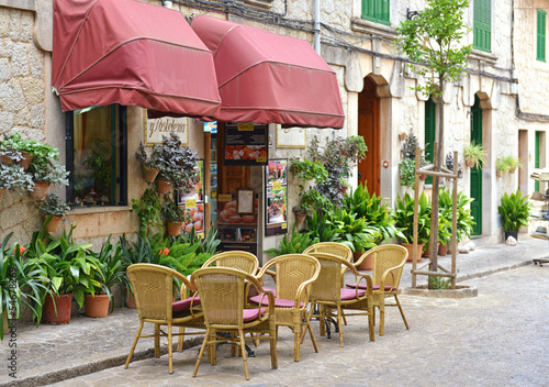 Nowoczesny obraz na płótnie Typical Mediterranean Village with Flower Pots in Facades in Val