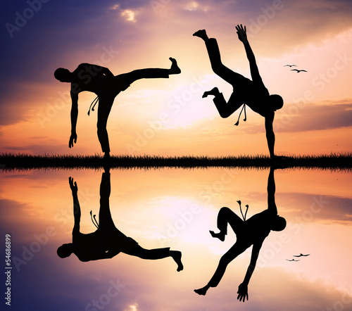 Fotoboard na płycie Sylwetka capoeira o zachodzie słońca