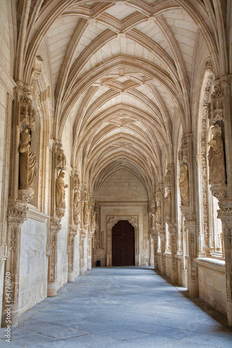 Board z aluminiowym obramowaniem Toledo - gotyckie atrium klasztoru San Juan de los Reyes