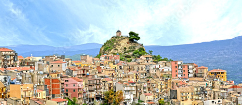 Obraz w ramie Homes on the slopes of Etna - Centuripe, Enna