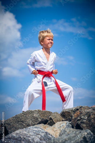 Fotoboard na płycie Młody chłopak trenuje karate