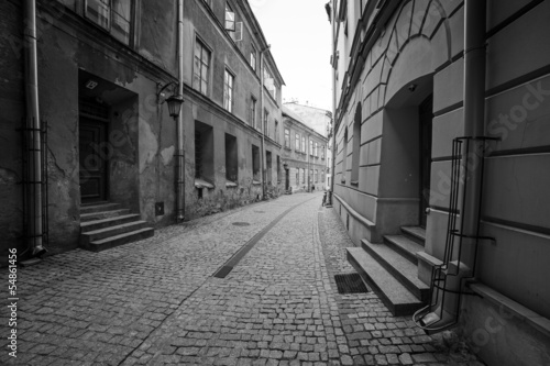 czarno-biale-ulice-starego-miasta-w-lublinie-polska