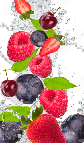 Fototapeta na wymiar Fresh fruit in water splash