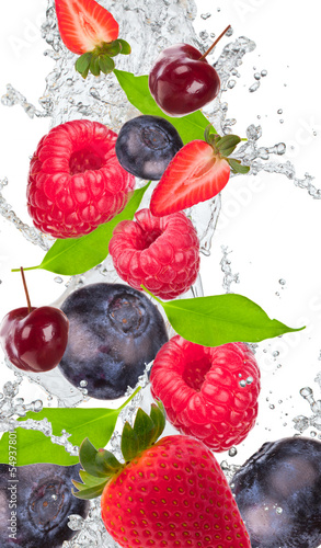 Fototapeta do kuchni Fresh fruit in water splash