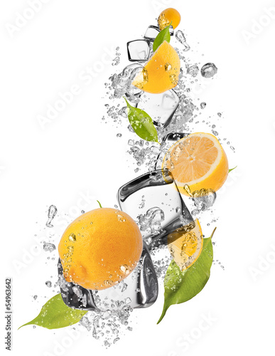 Naklejka - mata magnetyczna na lodówkę Ice lemons on white background