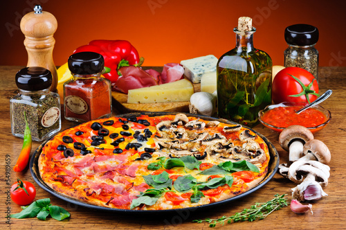 Naklejka samoprzylepna Tradycyjna pizza i składniki