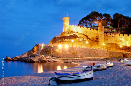 Plakat na papierze fotorealistycznym Tossa de mar, costa brava, hiszpania, fortess w nocy