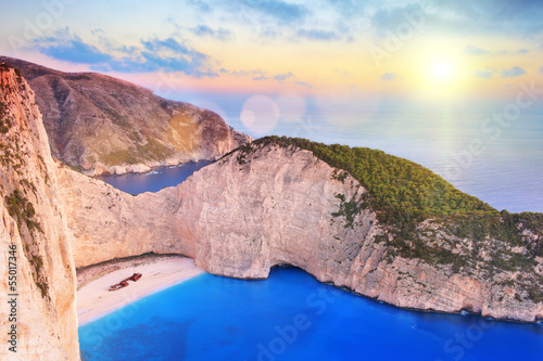 Obraz na płótnie canvas czteroczęściowy "tetraptyk" Widok wyspy Zakynthos, Grecja z wraku na plaży