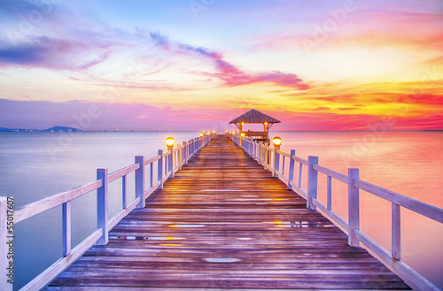 Fototapeta do kuchni Wooded bridge in the port between sunrise