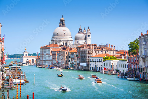 Obraz na płótnie canvas Kanał grande i bazylika santa maria della salute, wenecja, włochy