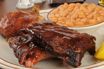 Canvas Print - Barbecued ribs and chicken with baked beans