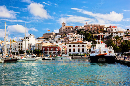Board z aluminiowym obramowaniem Panorama Ibiza, Hiszpania