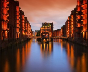 Poster - Hamburg Speicherstadt Wasserschloss Nacht 05