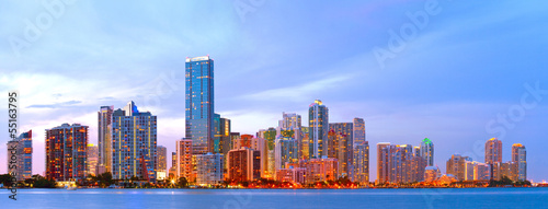 Plakat na papierze fotorealistycznym Miasto Miami na Florydzie, kolorowy noc panorama centrum