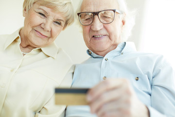 Wall Mural - Senior couple with card