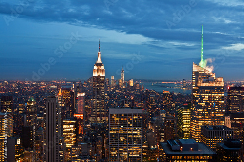 Naklejka samoprzylepna Widok z Manhattanu z centrum Rockefellera o zmierzchu, Nowy Jork, USA