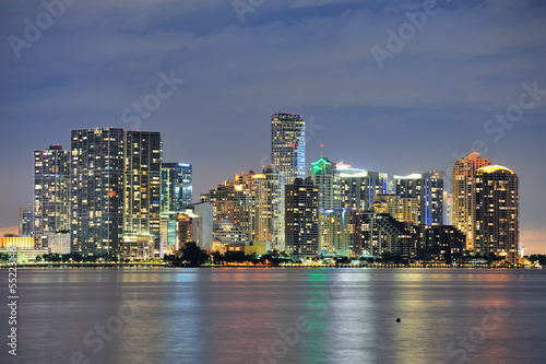Plakat na papierze fotorealistycznym Scena nocna miami