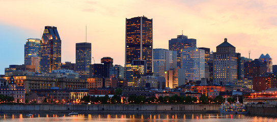 Fototapete - Montreal over river at dusk