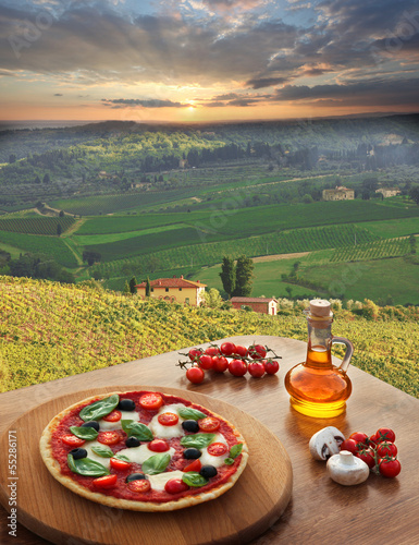 Tapeta ścienna Włoska pizza w chianti, Tuscany krajobraz, Italy