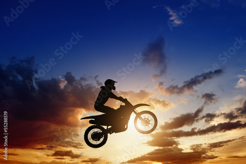 Board z aluminiowym obramowaniem Sylwetka motocykla w jeździec