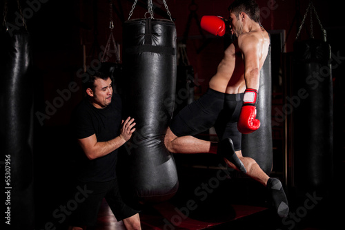 Fotoboard na płycie Szkolenie myśliwców mma na siłowni