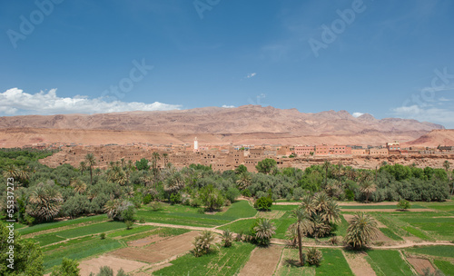 Plakat na papierze fotorealistycznym Berber kasbah w wąwozie todra, Maroko