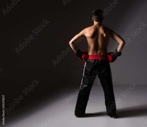 Fotoboard na płycie Młody mężczyzna kickboxer