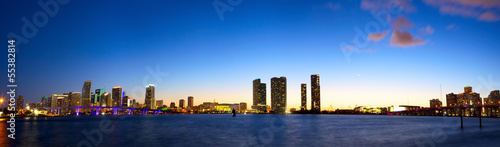 Plakat na papierze fotorealistycznym Panoramę panoramę Miami miami panoramę miasta i Zatokę Biscayne o zmierzchu