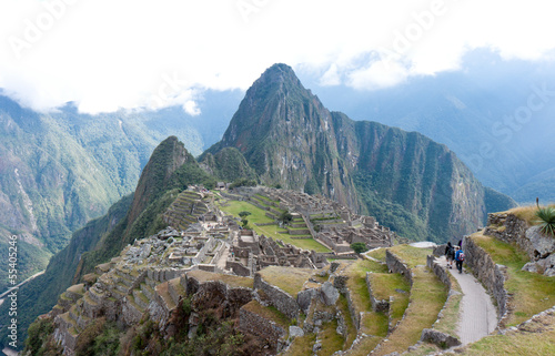 Board z aluminiowym obramowaniem Machu Picchu z rzeką Urubamba poniżej