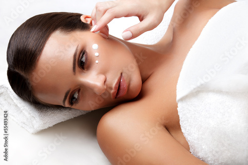 Obraz na plátně Spa Woman. Close-up of a Young Woman Getting Spa Treatment. Cosm