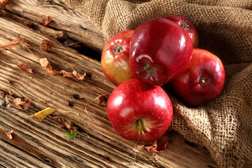 red apples