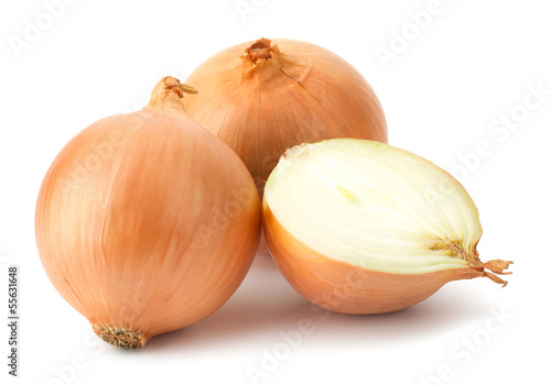 Fotografie, Obraz Fresh bulbs of onion on a white background