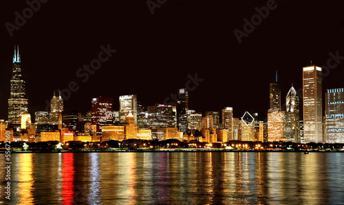 Board z aluminiowym obramowaniem Panoramę Chicago w nocy