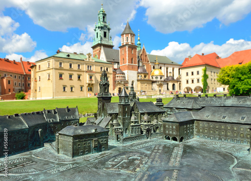 Board z aluminiowym obramowaniem Zamek królewski w krakowie, wawel