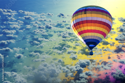 Obraz w ramie Hot air balloon on sea with cloud