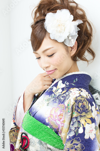 Obraz w ramie Beautiful asian kimono woman on white background